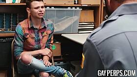 Hej, luštkan twink, hočeš da te vroč polka jebe brez kondoma za krajo?