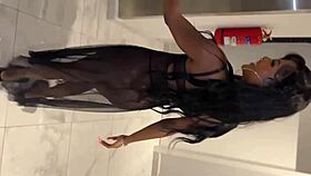 i met a stranger in the elevator who gave me a blowjob with big tits and ass shaking