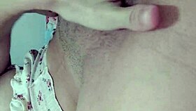 Kan du lide at se mig ødelægge min stramme fitte mens jeg viser mine seje bryster?