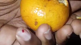 La Clémentine LOVES DESTROYING her finger