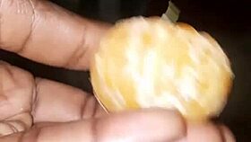 La Clémentine LOVES DESTROYING her finger