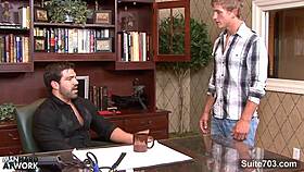 oh wow that hefty gay stud getting his ass fucked hard in the office 😏