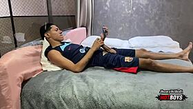 Primo hetero batendo uma e resolvi aliviar ele