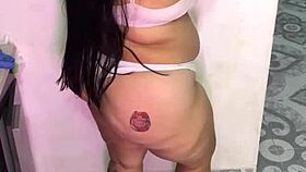 Madrastra pervertida teniendo sexo y dominando a su hijastro