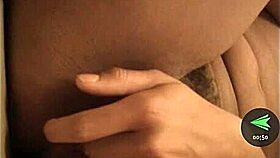 Morena de fuego se masturba intensamente para mí con pasión 😍