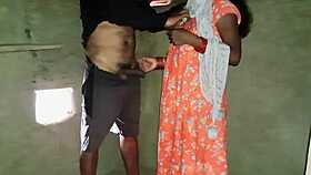 Ez a bengáli forró csaj megvadult a szexjátékkal a farmon.