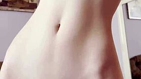 Cute petite girl fingers herself to orgasm 😍 - maiskii