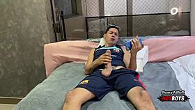 Primo hetero batendo uma e resolvi aliviar ele