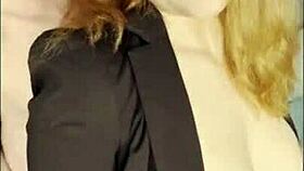 Busty rödhårig milf bedrar maken med hård knull