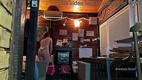 I encountered a naked delivery guy who touched my boobs