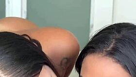 Gostosa asiática convidou amiga pro primeiro ménage, negão gozou nas duas! 😲