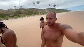Fui pra praia de nudismo na bahia pra dar pros pirocudos