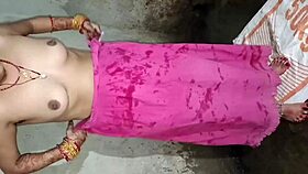 कामोत्तेजक भाभी बाथरूम में पेशाब करती हुई हिंदी में अश्लील