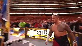 roman reigns battles cody rhodes for wwe title