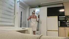 Terjatuh tuala depan abang penghantar, cerita betul!