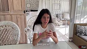 Nevlastní dcera nechá nevlastního tátu ji ošukat po odhalení jako slavnou pornohvězdu