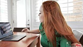 Έι, μητριά, γιατί μου ρίχνεις αυτά τα καυτά βλέμματα να σε καβαλήσω;