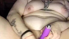 Blanquieta plays with toys and squirts