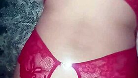 ¡Oye, lencería roja se empapa de semen en acción grupal salvaje!