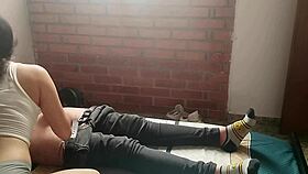 Jovencita cachonda me masturba y me saca la leche con su boca?