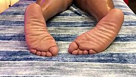 i had crazy fun with this sexy chocolate queen, made her melt with a wet massage while spreading her thick black ass