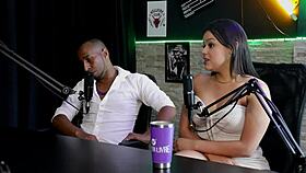 morena safada rebola gostoso no negão, chupando depois de falar em gemer livre