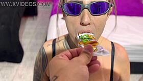 Tipu adik tiri dengan tetek besar dan aksi zakar monster