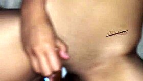 pendeja morocha petera se chupa una buena pija y se mete un consolador en la concha