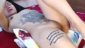 Трахаю корейскую K-Pop шлюху в дикий анал с сногсшибательной брюнеткой