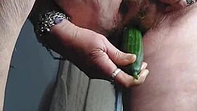 할머니가 털보 보지를 세게 박아