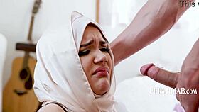 Handyman teaches hijab teen how to keep husband taboo 😜