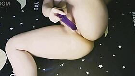 Stepsister minta tolong untuk sex tape pertama, faraj ketatnya digape oleh kote hitam besar dalam doggystyle kasar