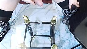 性感哥特人妖美女自慰鸡巴，导致射精并舔舐