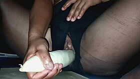 Two amateur college students have intimate sex