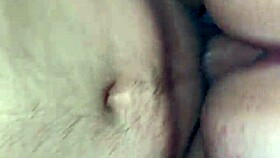 Cogida De Perrito Mientras Anda En Sus Días?