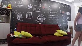 oh wow, hot wife thay ksada lets the delivery man suck her on the sofa! 😍🍆