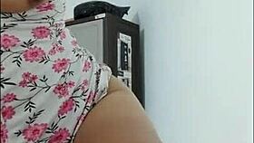 Milf shakes beautiful ass and shows big nipples!