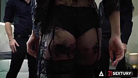 Sexy Blonde Siya Jey In Action