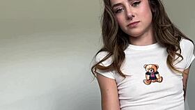 เดซี่ ฟ็อกซ์ สูญเสียพรหมจารีตัวน้อยอายุ 18+ ให้กับพี่ชายต่างมารดาในแฟนตาซีครอบครัวป่าเถื่อนกับสกอตต์ สตาร์ก