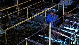 couple fucks quick in warehouse 😏