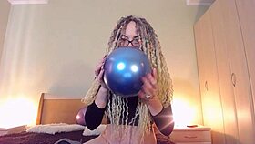 custom balloon video featuring curvy mommy