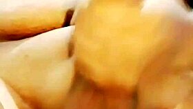 me saco el semen mientras me masturbo solo en casa