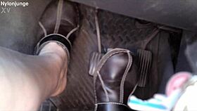 Zeraphine73 shows feet in car outdoor
