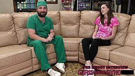 我完全迷上Lilly Jade的第一次妇科检查和疯狂后台动作