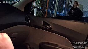 Punheta Arriscada Para Gostosa Na Rua Em Publico