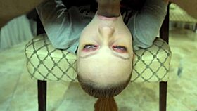 Заварената сестра търси подаръка на заварения брат, но получава огромна изненада вътре