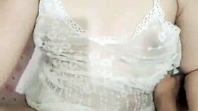 Ngentot Memek Sempit Istri Sampai Crot Didalam!