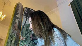 Horúca malá 18+ cheerleaderka s tesnou oholenou pičkou sa vyzlieka na porno casting