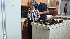 Hej, přijď si užít horkou zábavu se mnou a nevlastním bráchou, španělsky!