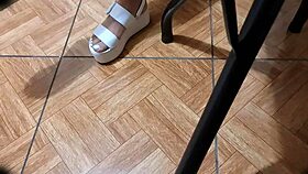 Mi Hermanastra Usando Bragas Blancas Abriendo Las Piernas Under Miniskirt! Hidden Cam Catches All!